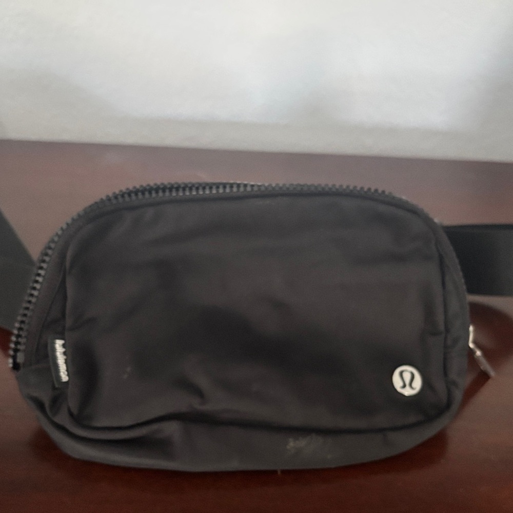 lululemon athletica black belt bag